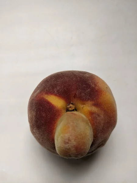 新鮮な熟した赤いリンゴを白い背景に — ストック写真