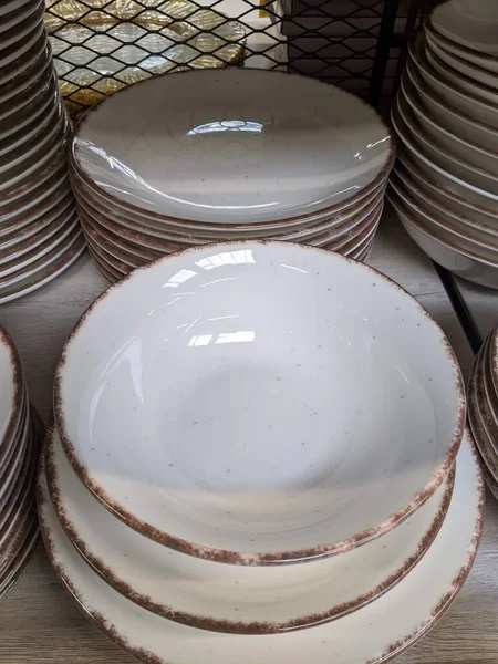 Lot White Dishes Row — Stockfoto