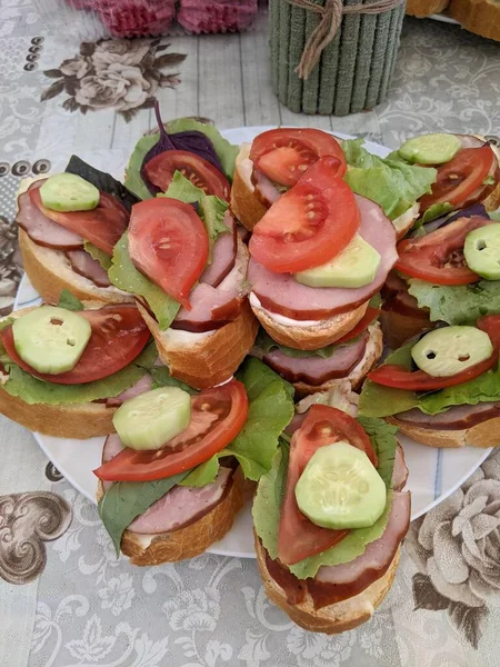 Sandwich Brânză Legume Farfurie Albă — Fotografie, imagine de stoc