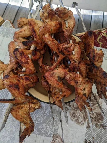 Ayam Panggang Sayap Pada Panggangan Barbekyu — Stok Foto