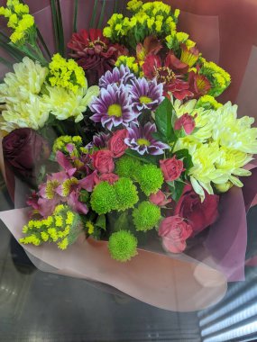 Tencerede güzel çiçekler