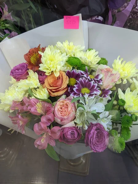 Piękny Bukiet Kwiatów Wazonie — Zdjęcie stockowe