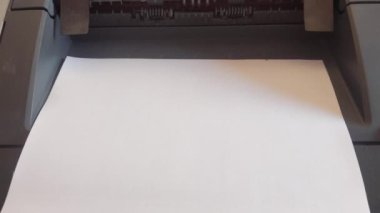 prtnter printing on the paper