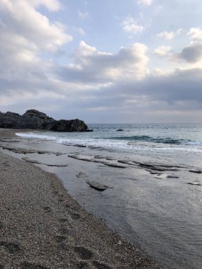 Deniz kıyısının güzel manzarası