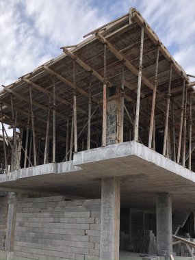 Eski ahşap bina. Yeni ev. Bitmemiş tahta.