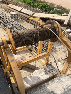 Güçlendirme kısmı. İnşaat malzemeleri. Armatür düzgünce istiflenmiş..