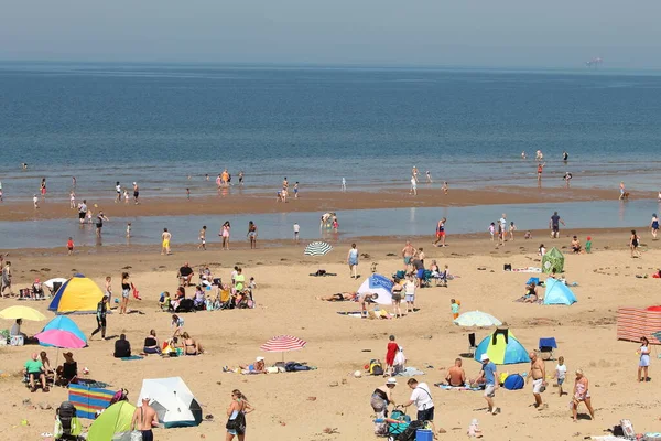 Flocks Crowds Formby Beach Liverpool Merseyside Heatwave Exceptionally Hot Weather — Stock fotografie
