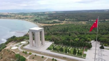 Çanakkale Şehitleri Anıtı, Gelibolu Muharebesi 'ne katılan yaklaşık 253 bin Türk askerinin anısına dikilen bir savaş anıtı..