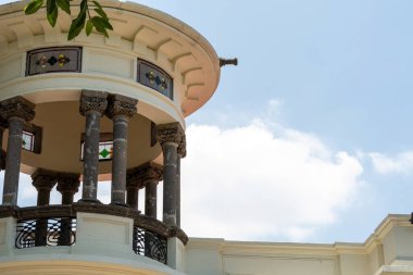 looked on the roof of a house, with columns in quarry and stained glass, French architecture, eclectic architecture moldings throughout the facade.