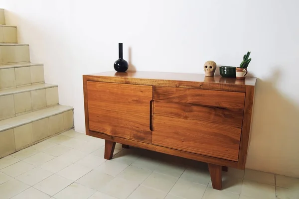 Wooden Credenza Buffet Natural Stone Deck Mexican Stuff Skull Cactus — Stockfoto