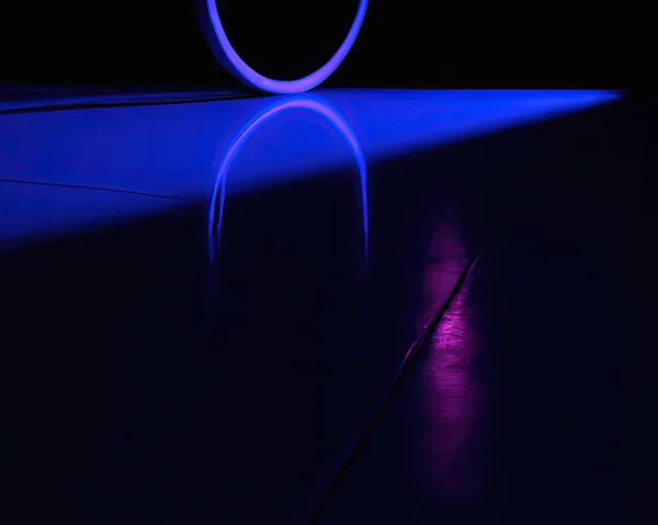 Light Rings Pink Blue Magenta Turquoise Reflections Floor Black Background — Stockfoto