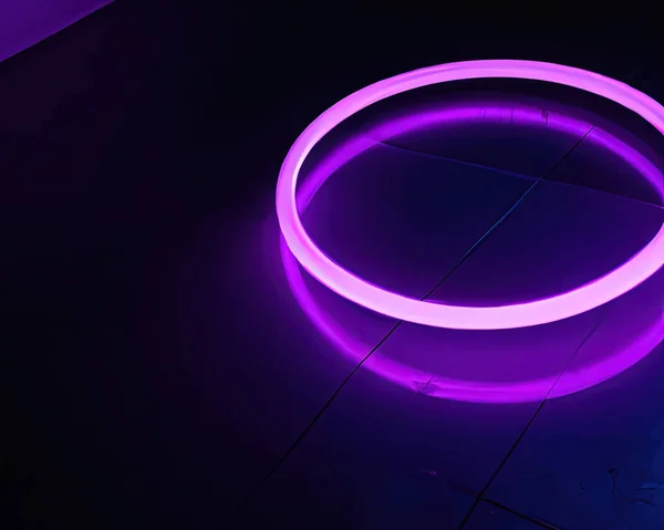 Light Rings Pink Blue Magenta Turquoise Reflections Floor Black Background — Stockfoto