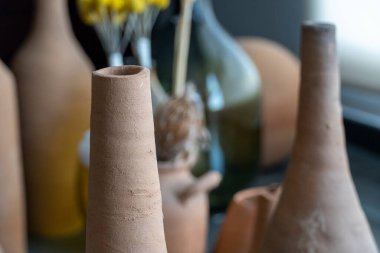 Terracotta kil vazoları uzay dekorasyonu için terracotta renkleri, Meksika Latin Amerika
