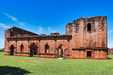 Encarnacion Paraguay 'daki İsa de Tavarangue' ın Cizvit redüksiyonunun kalıntıları