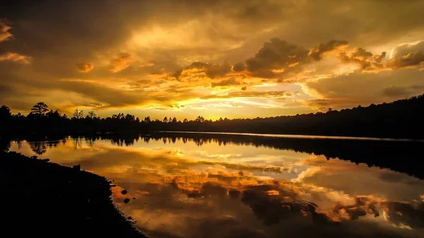 Amerika 'da güzel bir Sunset gölü.