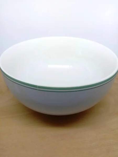 White Ceramic Bowl Wooden Plate — Zdjęcie stockowe