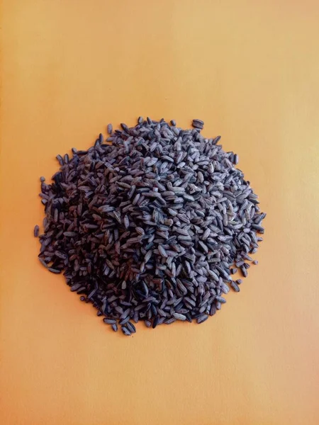 Black Glutinous Rice Isolated Orange Background — Stockfoto