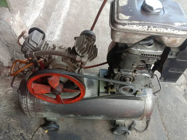 Piston Air Compressor Used Bike Service Shop Old Air Compressor — Stok Foto