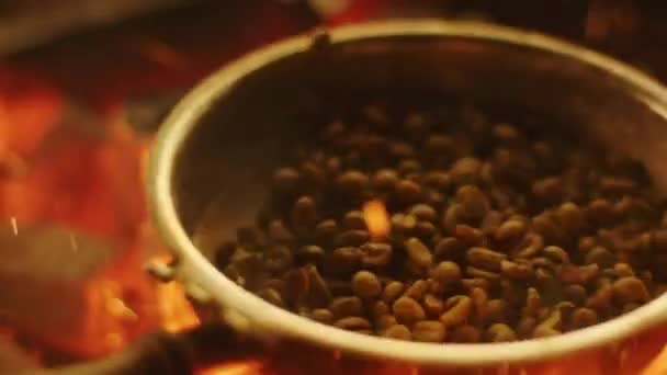 Processus Torréfaction Des Grains Café Avec Une Petite Poêle Dans — Video