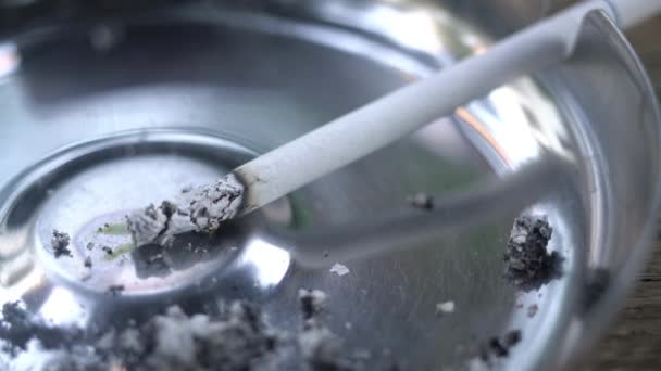 Closeup Cigarro Dependência Tabaco Cinzeiro Narcótico Viciado Nicotina Câncer Risco — Vídeo de Stock