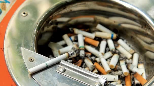 Cigarettobak Askfat Nikotin Offentlig Rök Stängd Plats Koncept Ohälsosamt — Stockvideo