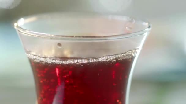 Que Vierte Vaso Taza Desayuno Líquido Caliente Fresco Bebidas Saludables — Vídeo de stock