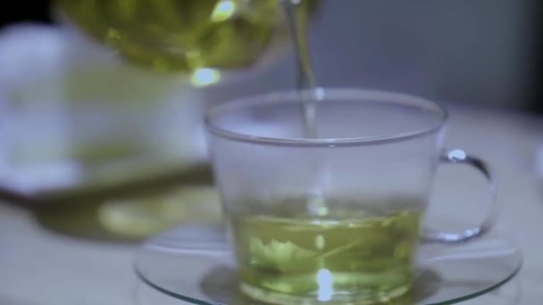 Зелений Чайний Напій Ллє Свіжої Водяної Перерви Ароматне Освіжаюче Пиття — стокове відео