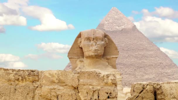 Sfenks Anıtı Piramit Turizmi Arka Plandaki Video Çekimlerinde Tarihsel Gizemi — Stok video