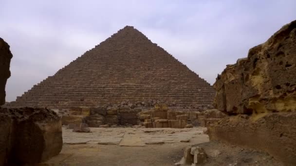 Alte Pyramide Himmel Architektur Monument Berühmte Pyramiden Ägypten Gelb Hintergrund — Stockvideo