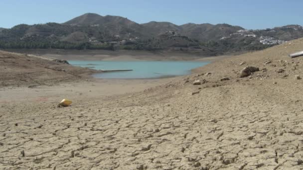 Ραγισμένα Εδάφη Και Ξηρά Ποτάμια Πηγές Νερού Λίμνη Ξήρανση Ραγισμένα — Αρχείο Βίντεο