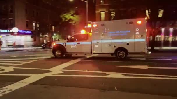 Ambulance Car Responding Accident Turning Siren Red Blue Light Night — Stockvideo