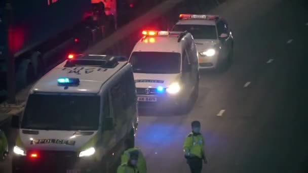 구급차들 교통사고 차량에 반응하는 — 비디오