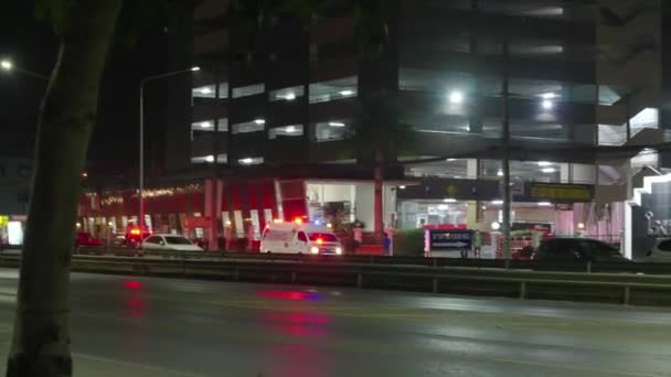 前往医院保健服务的公路车辆的救护车紧急医疗运输 — 图库视频影像