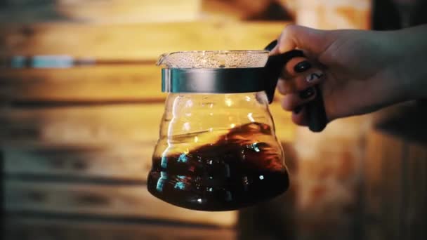 Brewing Coffee Jar Close Coffee Maker Hand Fresh Morning Routine — Vídeo de stock