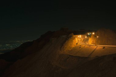 Şehrin gece manzarası 