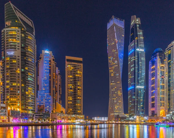 Bela Cidade Noturna Dubai Marina Scrappers Céu Iluminado — Fotografia de Stock