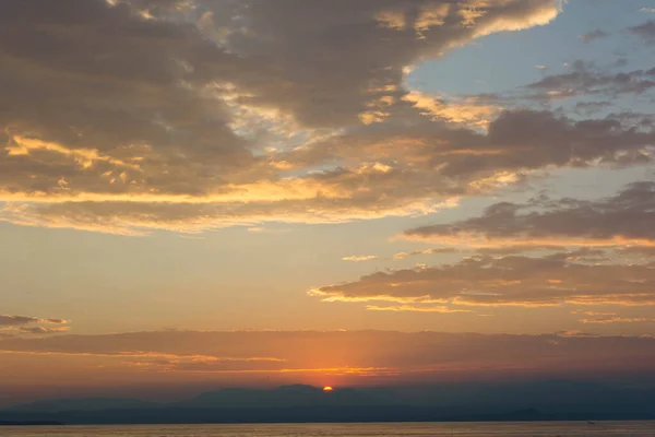 Zonsondergang Het Gardameer Italië Een Mooie Zomeravond — Stockfoto