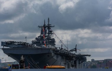 Amerikan savaş gemisi USS Kearsarge İsveç 'in başkentinde. 6-17 Haziran tarihleri arasında NATO Baltop 2022 tatbikatına hazırlık amacıyla helikopter gemisi Stockholms limanına birkaç günlüğüne yanaştı..