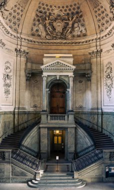 İsveç Stockholm 'deki Kraliyet Sarayı' nın girişi..