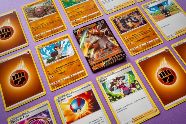 Abril 2022 Dos Barajas Pokémon Juego Cartas Tcg Batalla Braga Imágenes De Stock Sin Royalties Gratis