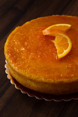 Tahta Masadaki Güzel Portakallı Kek, Braga, Portekiz.