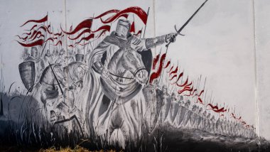 14 Ağustos 2022, Orta Çağ Olayında Tapınak Şövalyeleri 'nin sokak sanat duvar resmi 