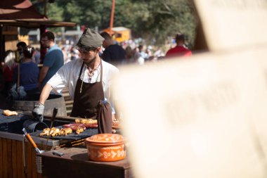 14 Ağustos 2022, Bir Ortaçağ Olayında Izgara Pişirme 