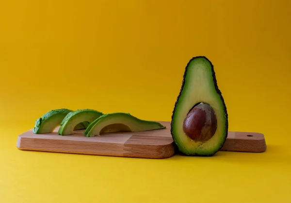 Sliced Avocado Kitchen Board Ready Eat Yellow Background — Stock Photo, Image