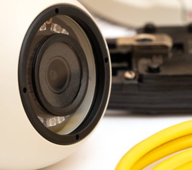 Kızılötesi LED 'li yakın çekim güvenlik kamerası. Evin ve caddenin güvenlik kameraları.