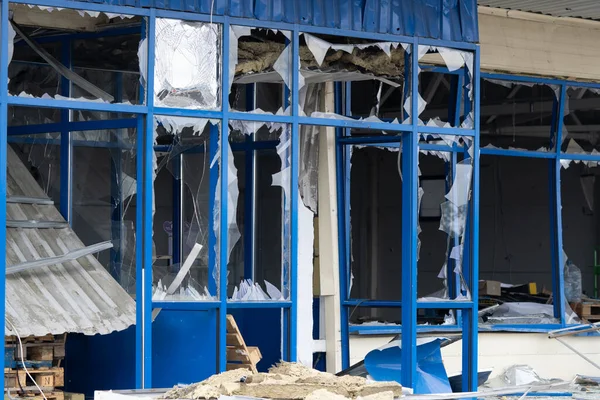 Наслідки Бомбового Вікна Розбитого Скла Пошкодження Будівлі Руйнування Війни України — стокове фото