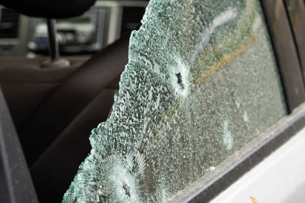 Кримінальний Інцидент Автомобільний Грабіжник Зламане Ліве Вікно Автомобіля — стокове фото