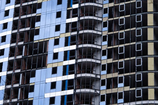 Gegenüber Dem Gebäude Mit Belüfteter Fassade Aluminiumfarbene Fassaden Moderne Fassaden — Stockfoto