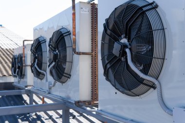 The air conditioning system is assembled on the side of the building.