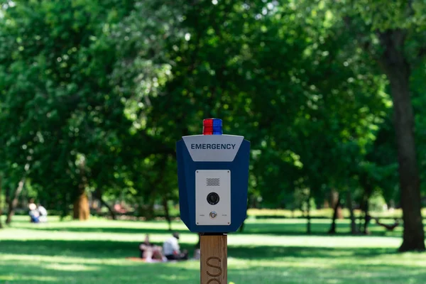 Sos Policía Botón Emergencia Parque Público — Foto de Stock